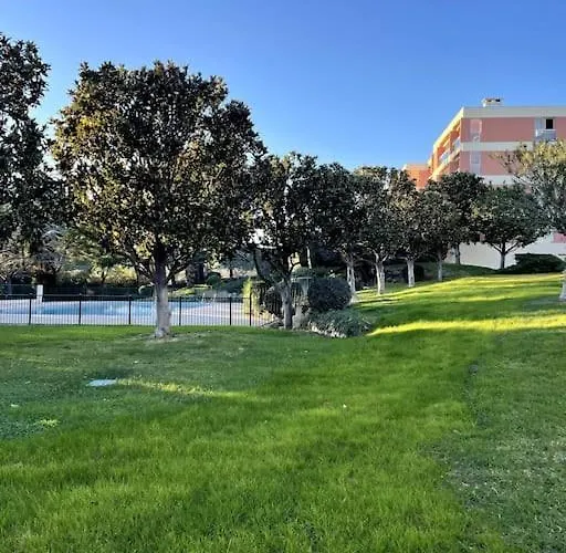 Superbe Coin Nuit Piscine Et Tennis Apartman Antibes