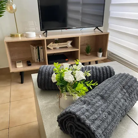 Superbe Coin Nuit Piscine Et Tennis