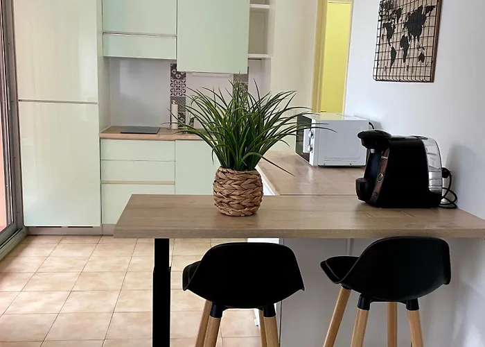 Superbe Coin Nuit Piscine Et Tennis *