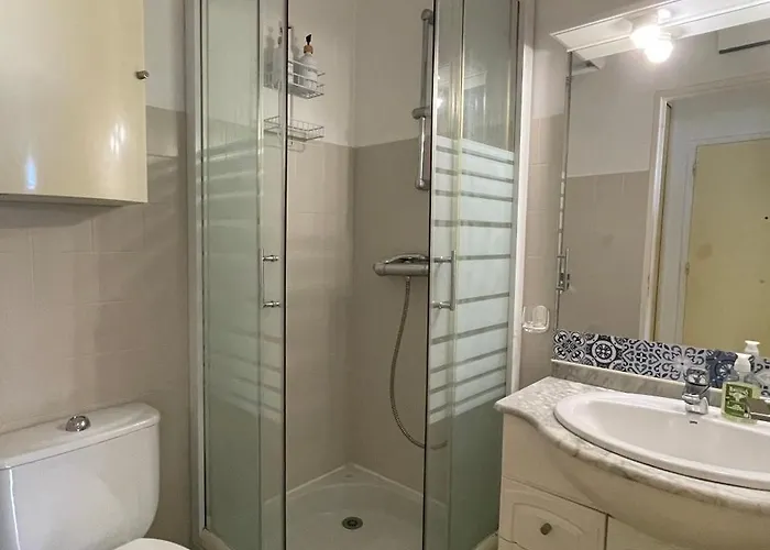 Superbe Coin Nuit Piscine Et Tennis Lägenhet